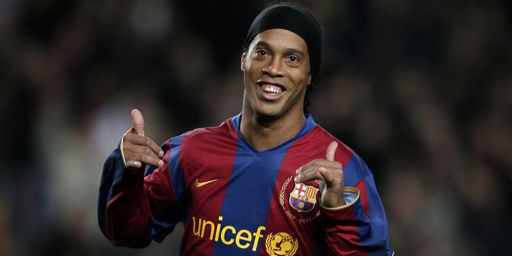 Ronaldinho vuelve a jugar al f&uacute;tbol