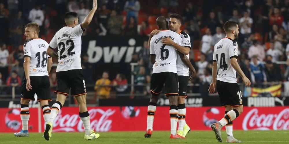 El Valencia est&aacute; obligado a vender jugadores por 40 millones de euros para evitar problemas serios