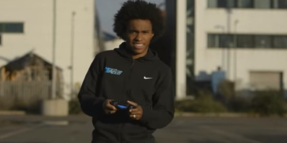 Un jugador del Chelsea promociona el nuevo &ldquo;Need For Speed&rdquo;