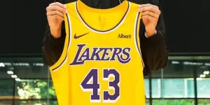 Los Ángeles Lakers firman a Albert como nuevo patrocinador en la camiseta