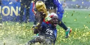 Benjamin Mendy vendió la réplica de su Copa del Mundo por más de 62.000 dólares
