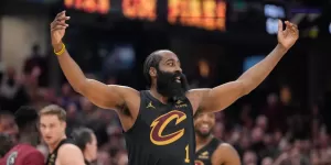 James Harden renovó con Cleveland por tres años y una cifra millonaria