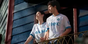 Napoli lanzó su camiseta suplente en homenaje a Argentina y Maradona