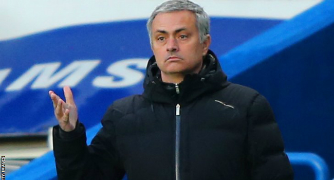 La Fa Multa Con 12 Mil Euros A Mourinho Por Felicitar Al Arbitro 