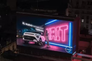 Nissan fusionó Buenos Aires y Tokio con una intervención en el Obelisco de Buenos Aires